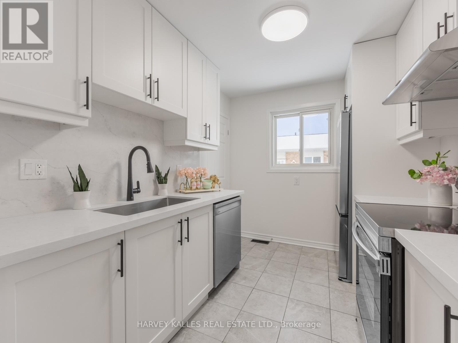 47 SNOWBALL CRESCENT