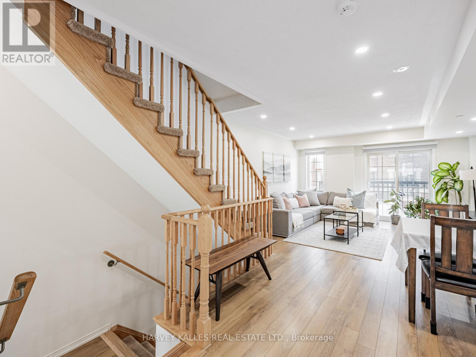 38 GLENSTAL PATH