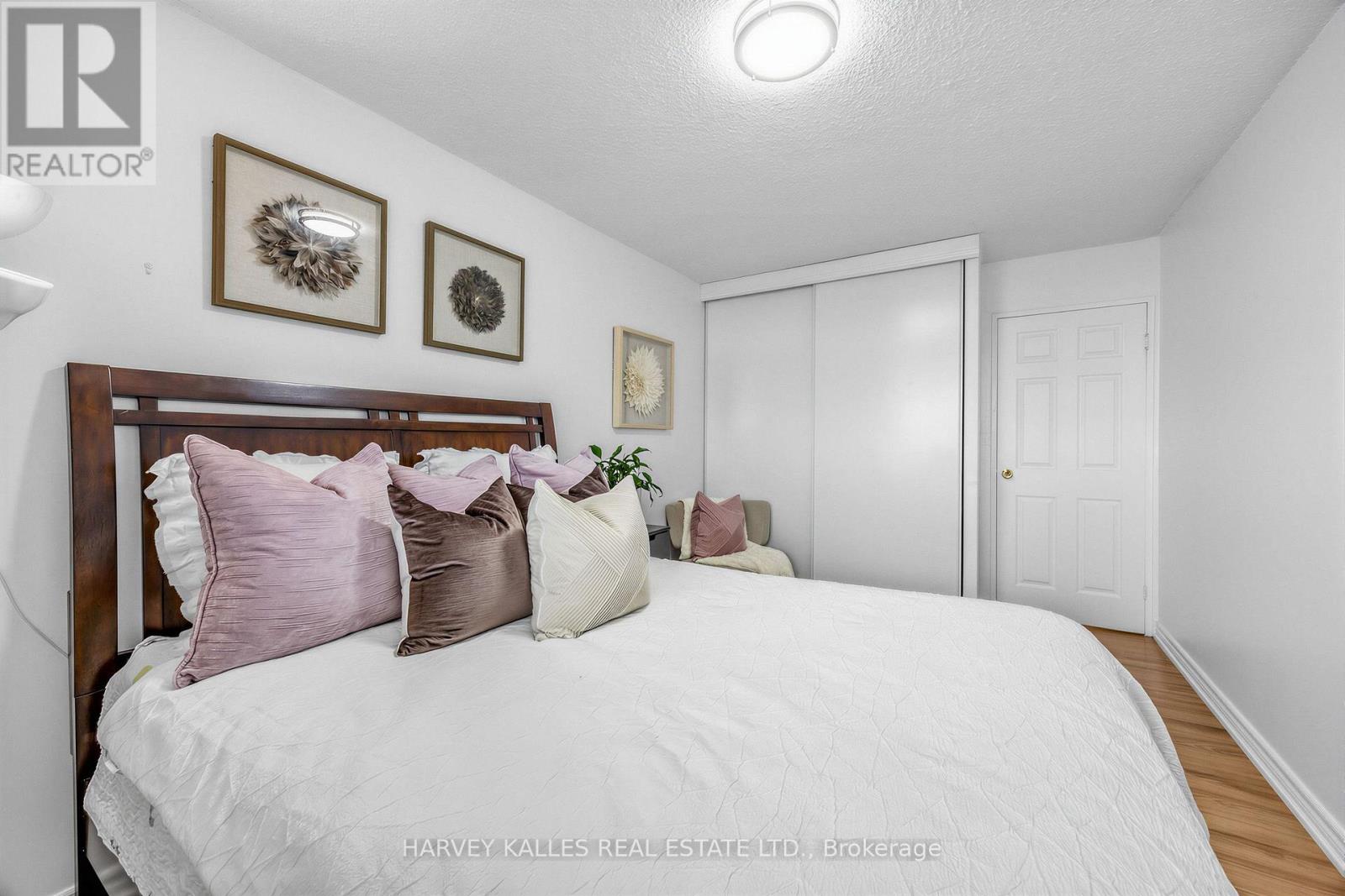 1801 - 100 ECHO POINT Unit: 1801