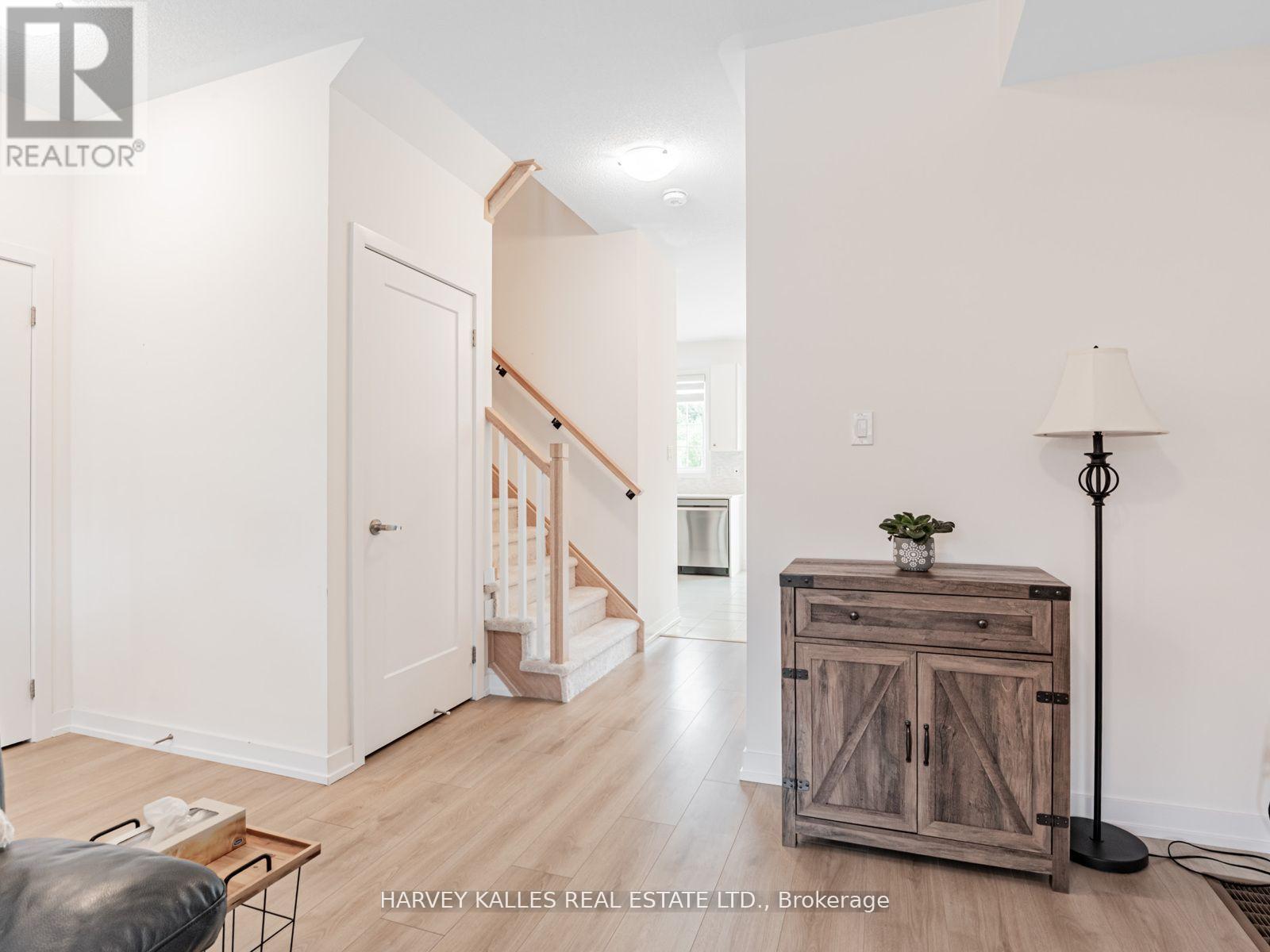 104 LYALL STOKES CIRCLE