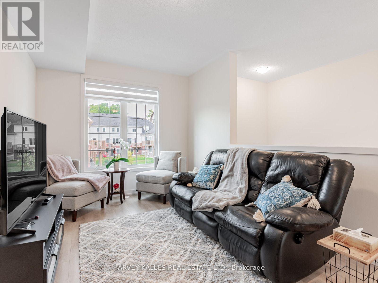 104 LYALL STOKES CIRCLE