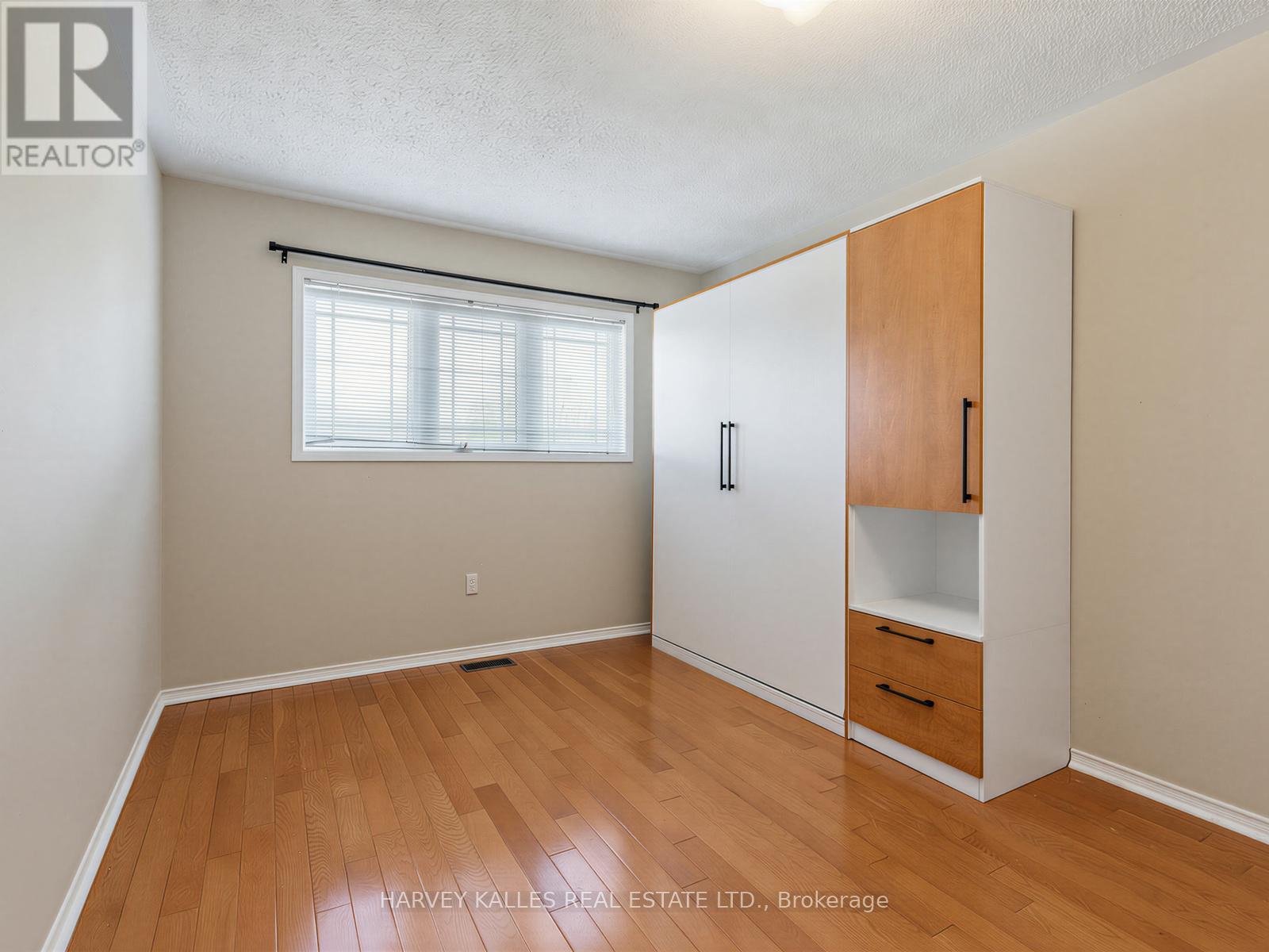 40 BLACKTHORN DRIVE