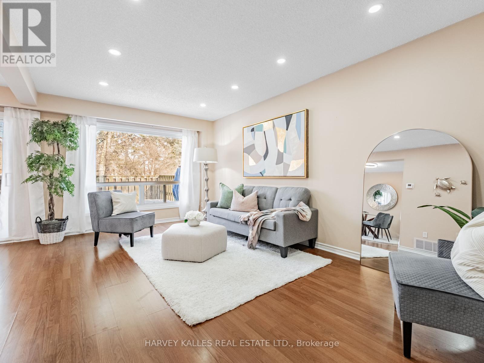 63 - 3025 CEDARGLEN GATE