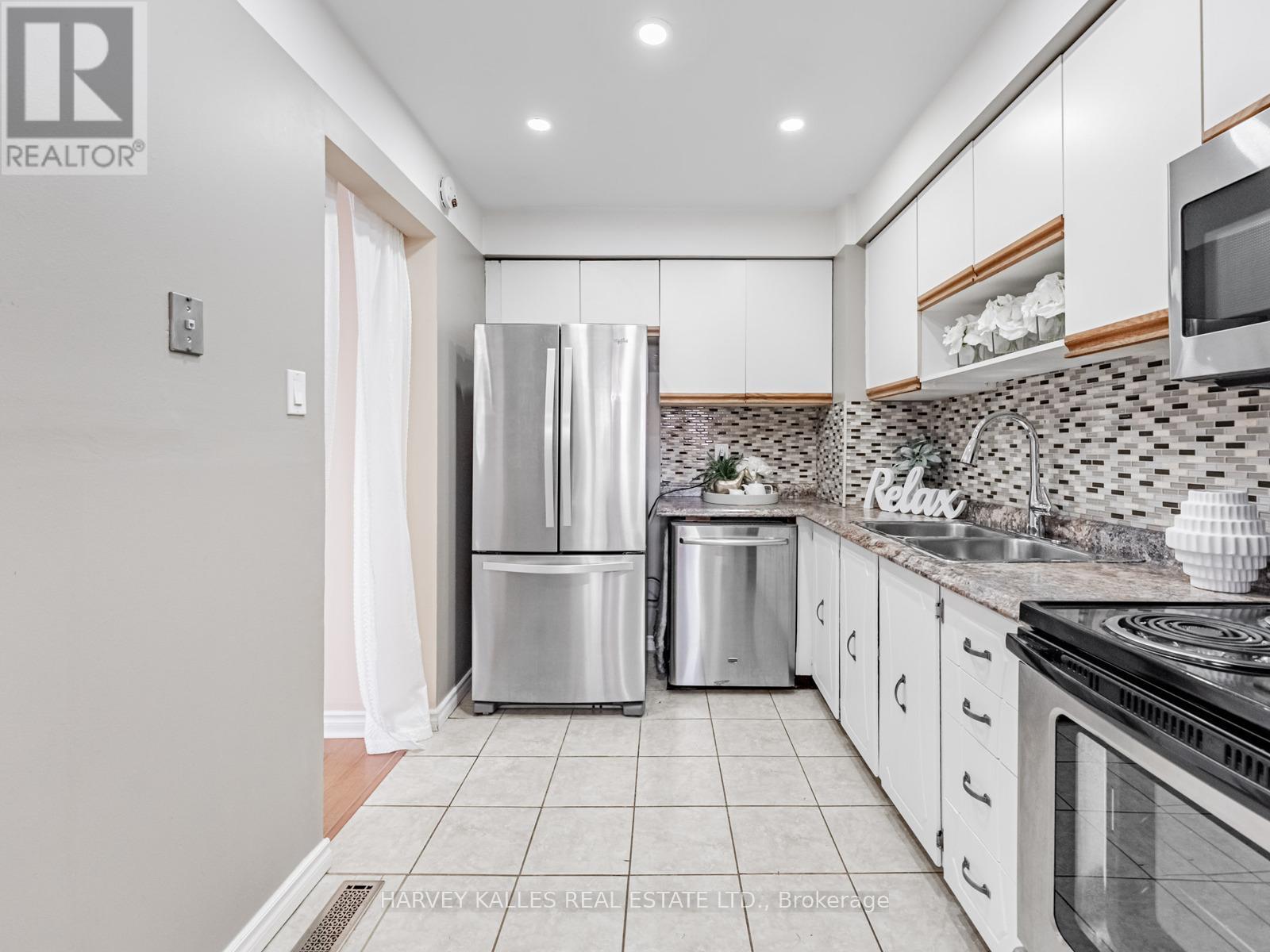 63 - 3025 CEDARGLEN GATE