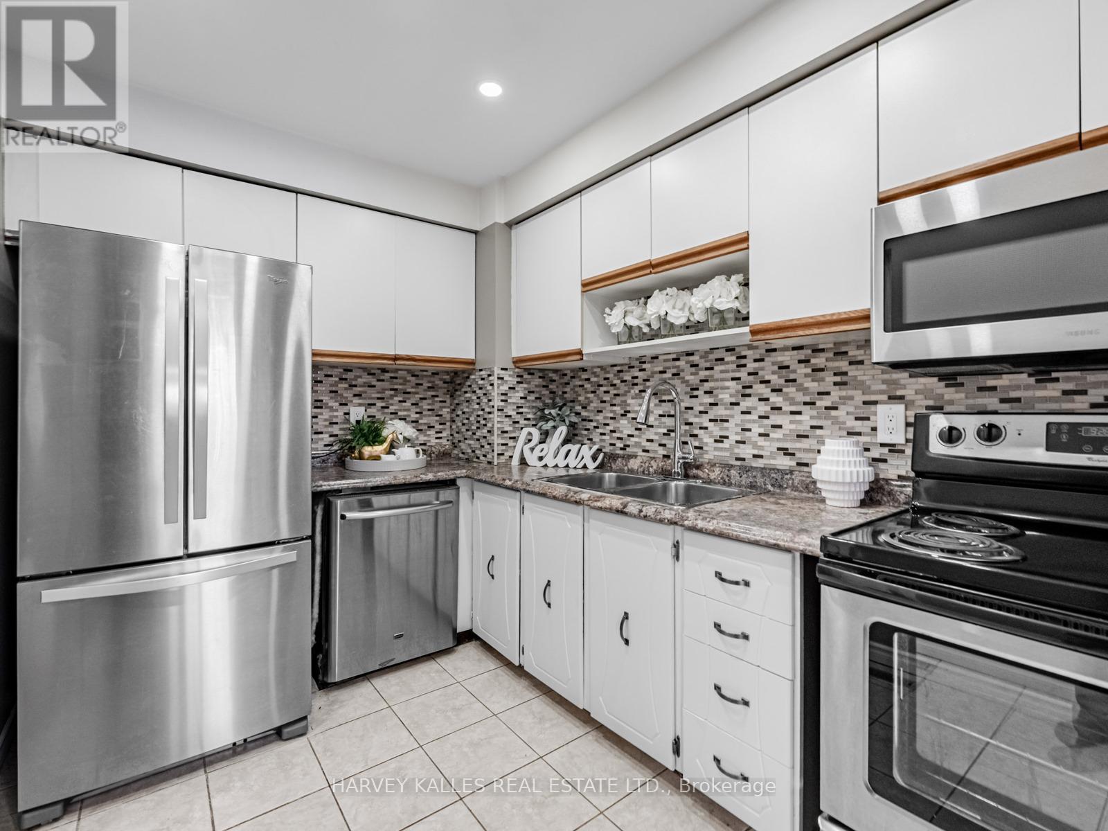 63 - 3025 CEDARGLEN GATE