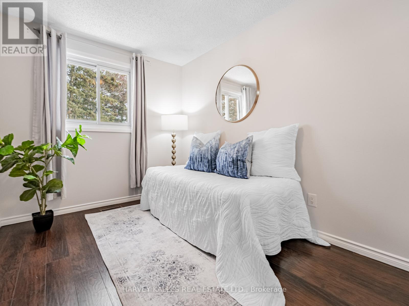 63 - 3025 CEDARGLEN GATE