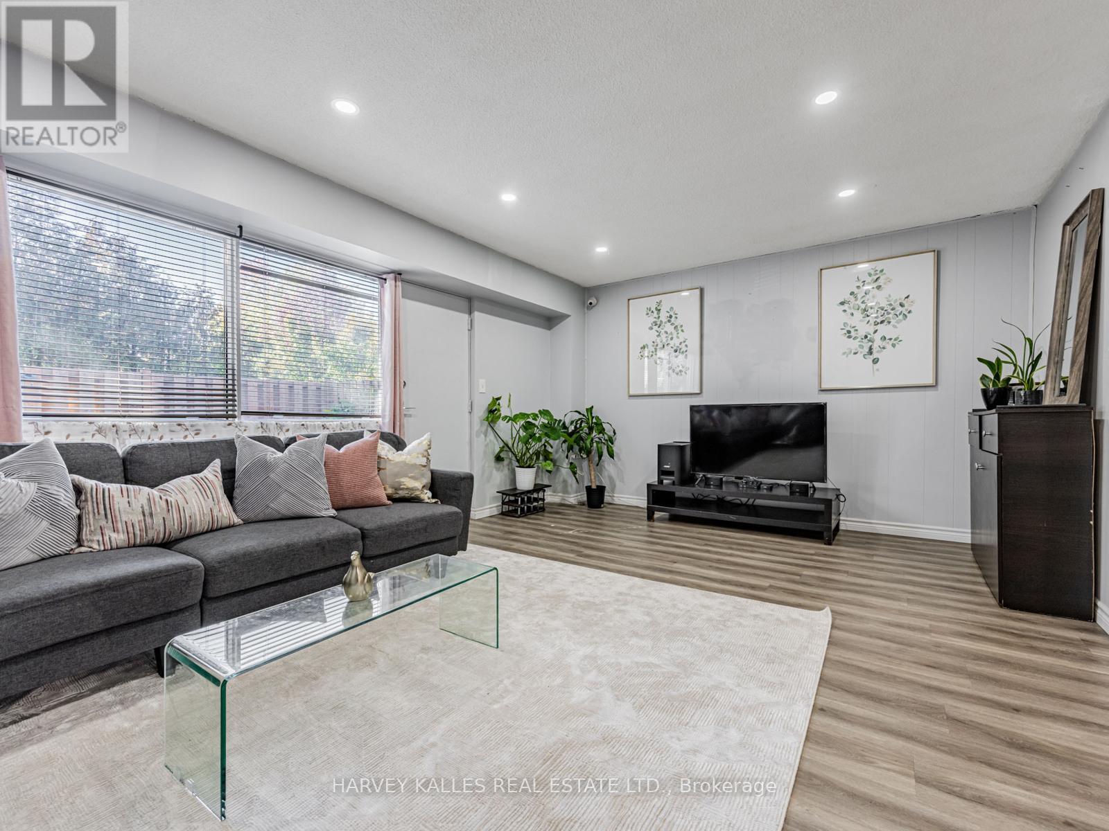1 - 349 DRIFTWOOD AVENUE Unit: 1