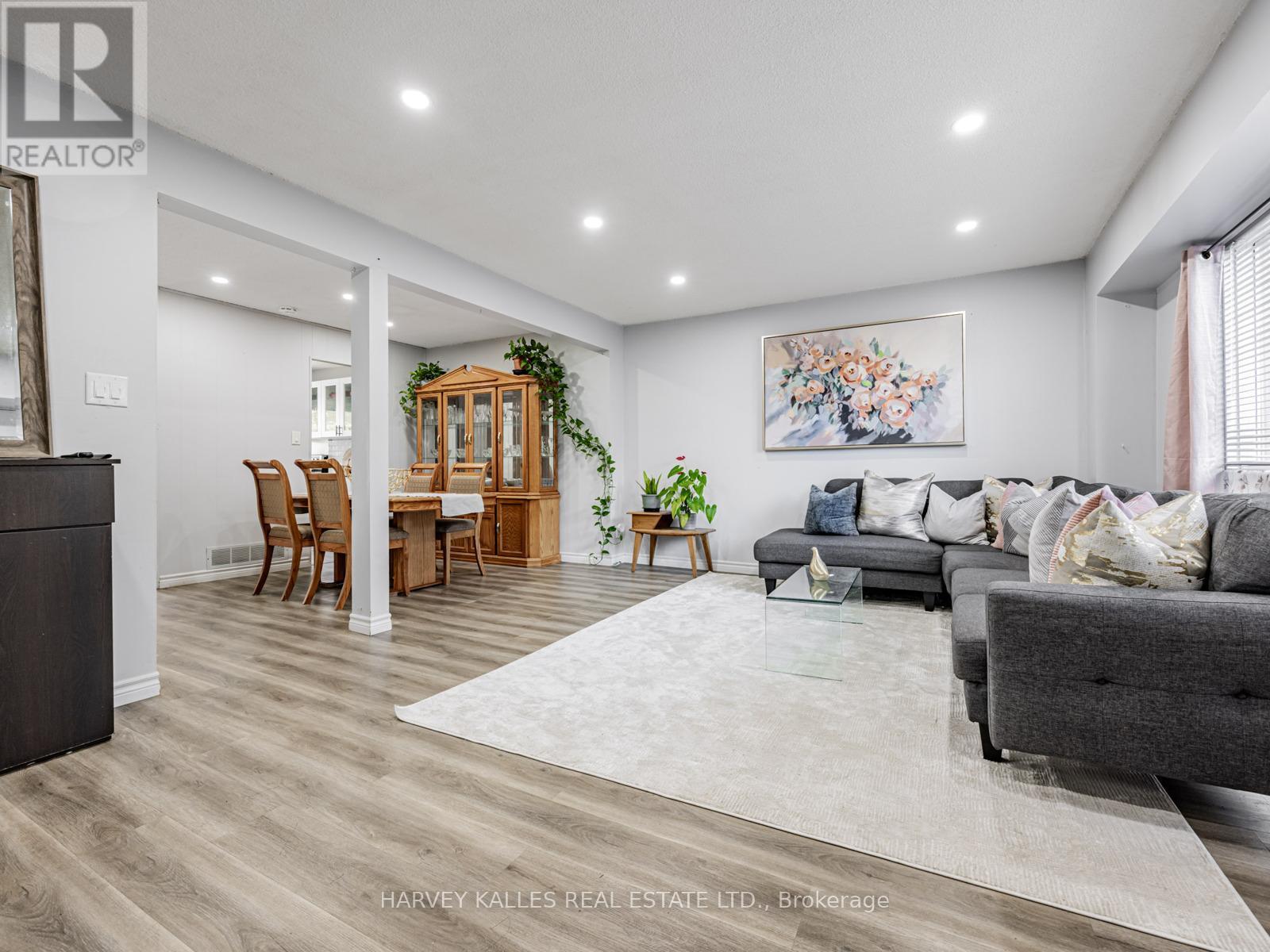 1 - 349 DRIFTWOOD AVENUE Unit: 1