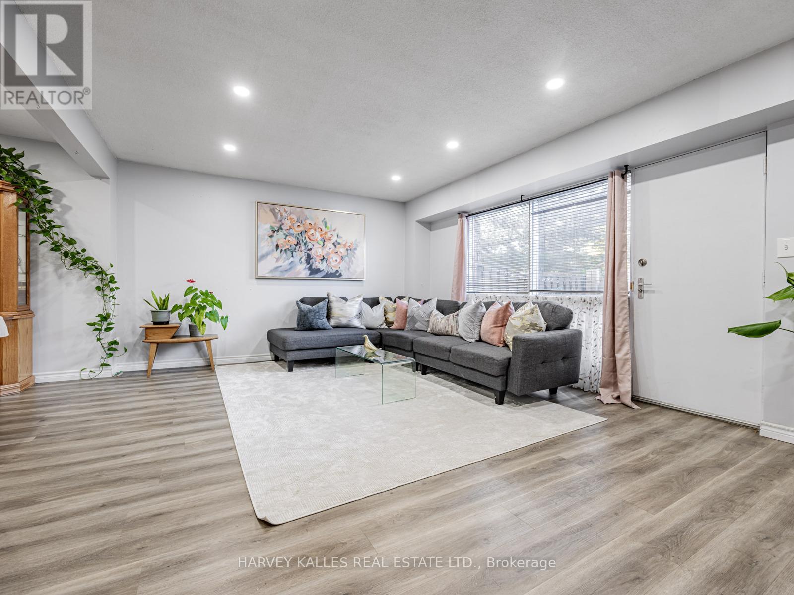 1 - 349 DRIFTWOOD AVENUE Unit: 1