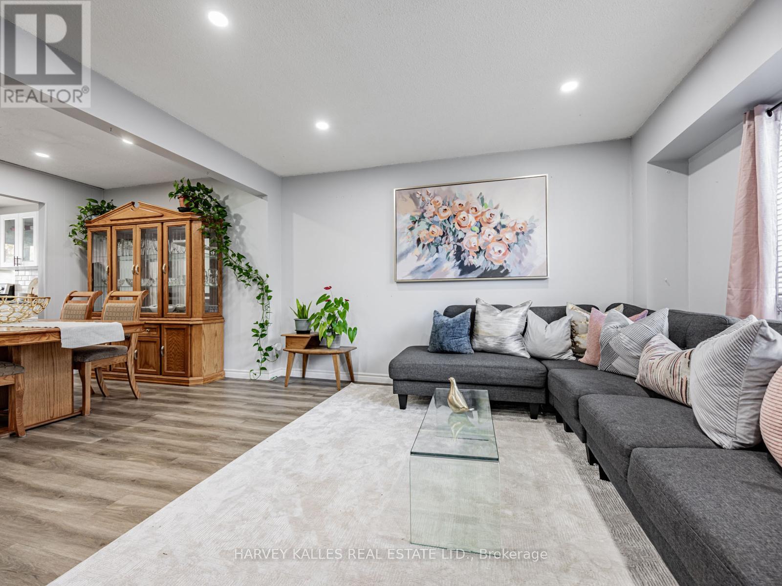 1 - 349 DRIFTWOOD AVENUE Unit: 1