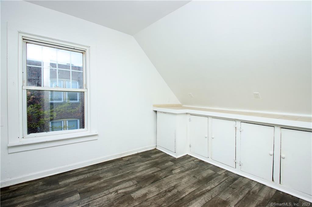 578-580 Winchester Avenue