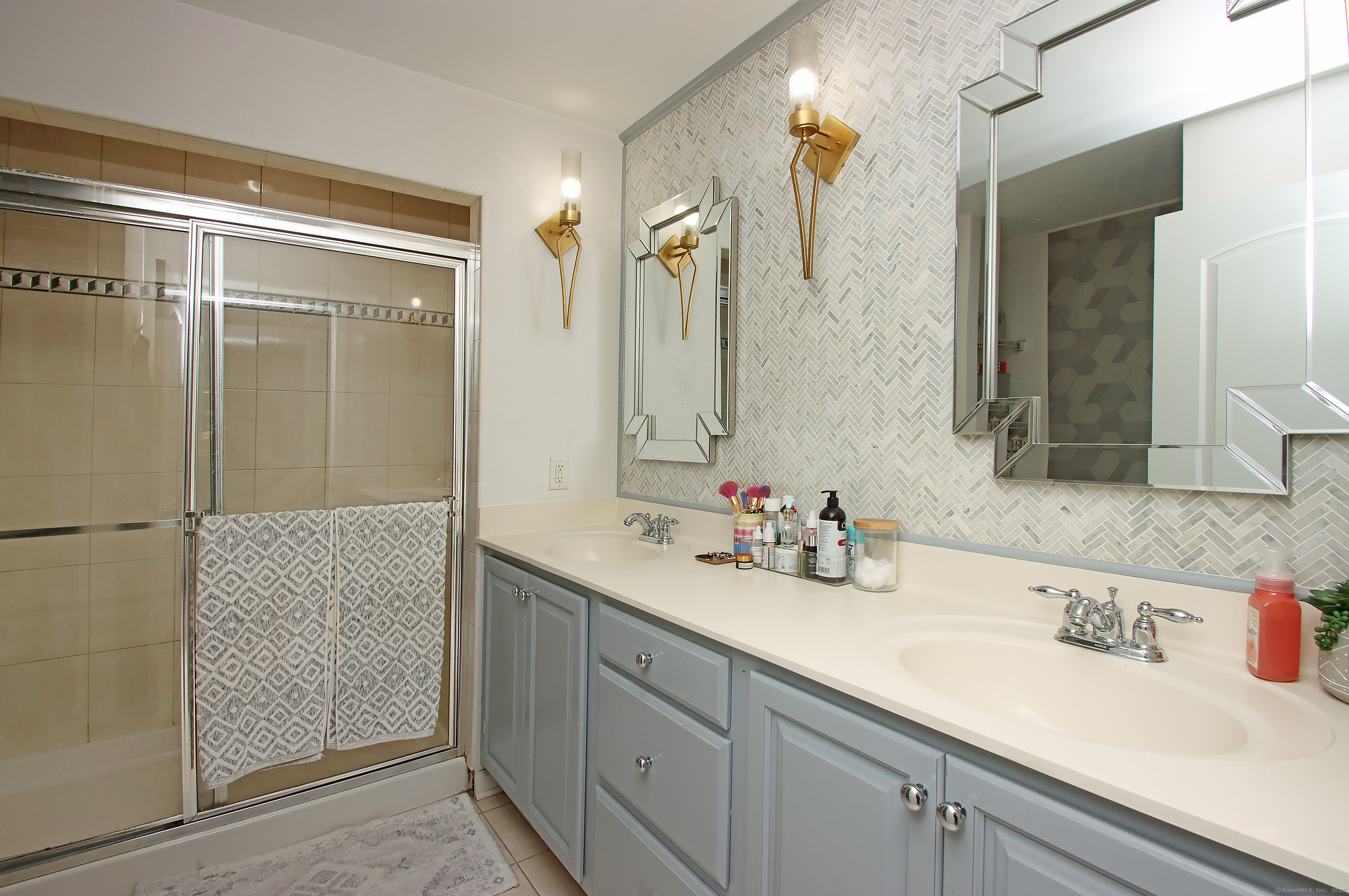 83 Lawrence Avenue 83