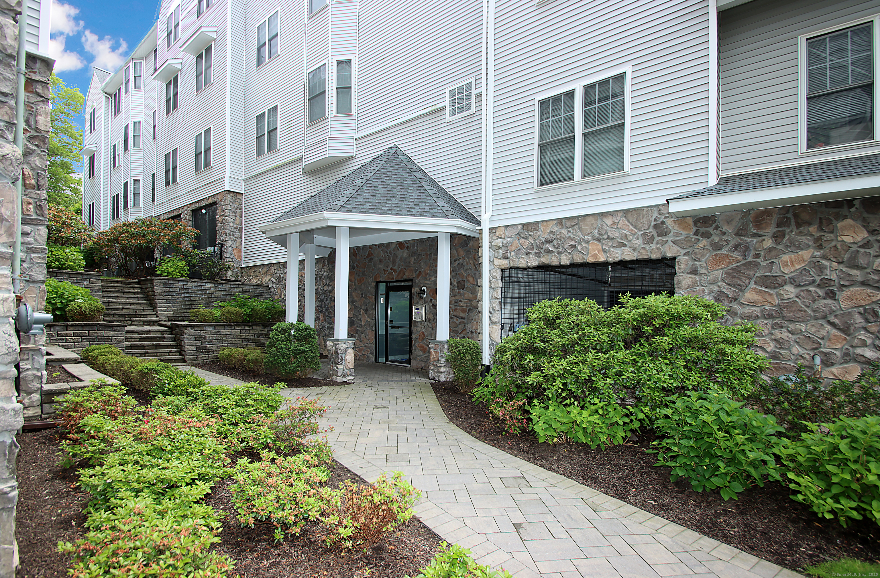 105 Richards Avenue 1312