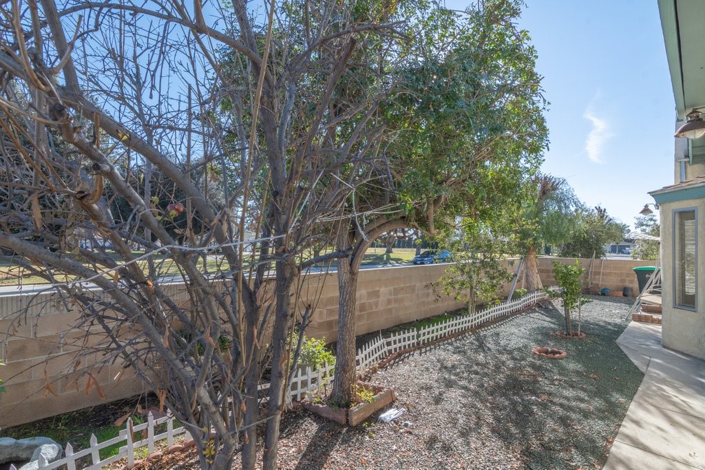 2200 El Grande Street