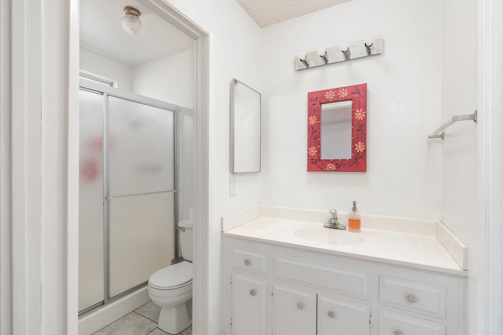 2200 El Grande Street