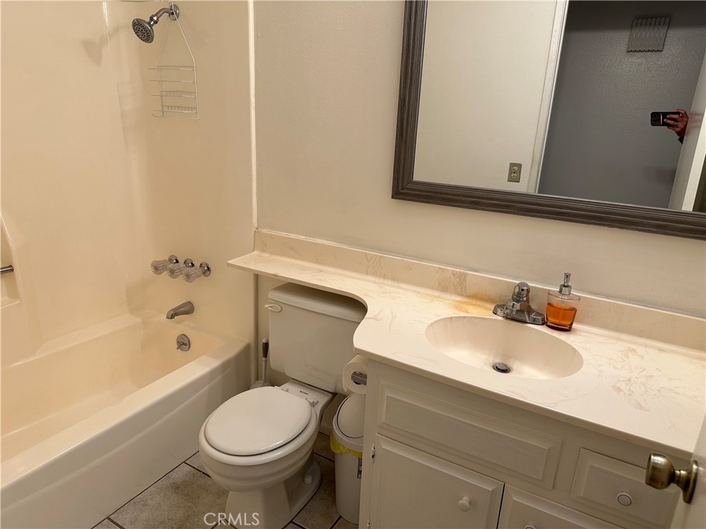 2200 El Grande Street