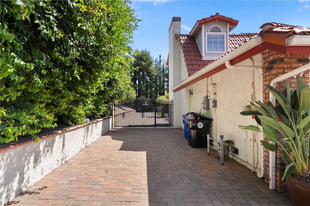 5327 Topaz Street
