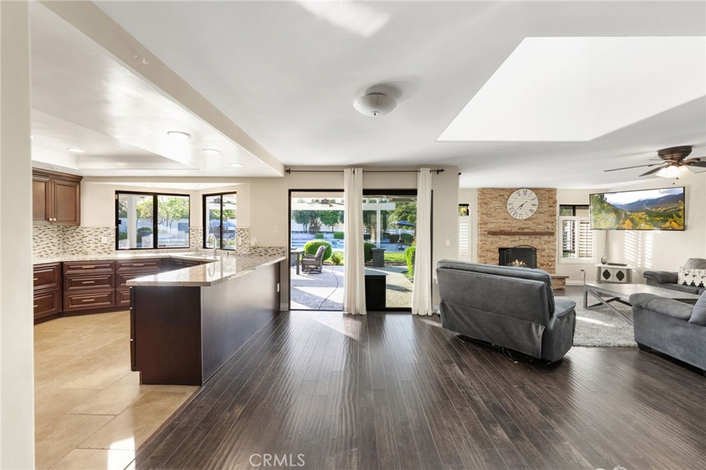 41850 Calle Cerezo