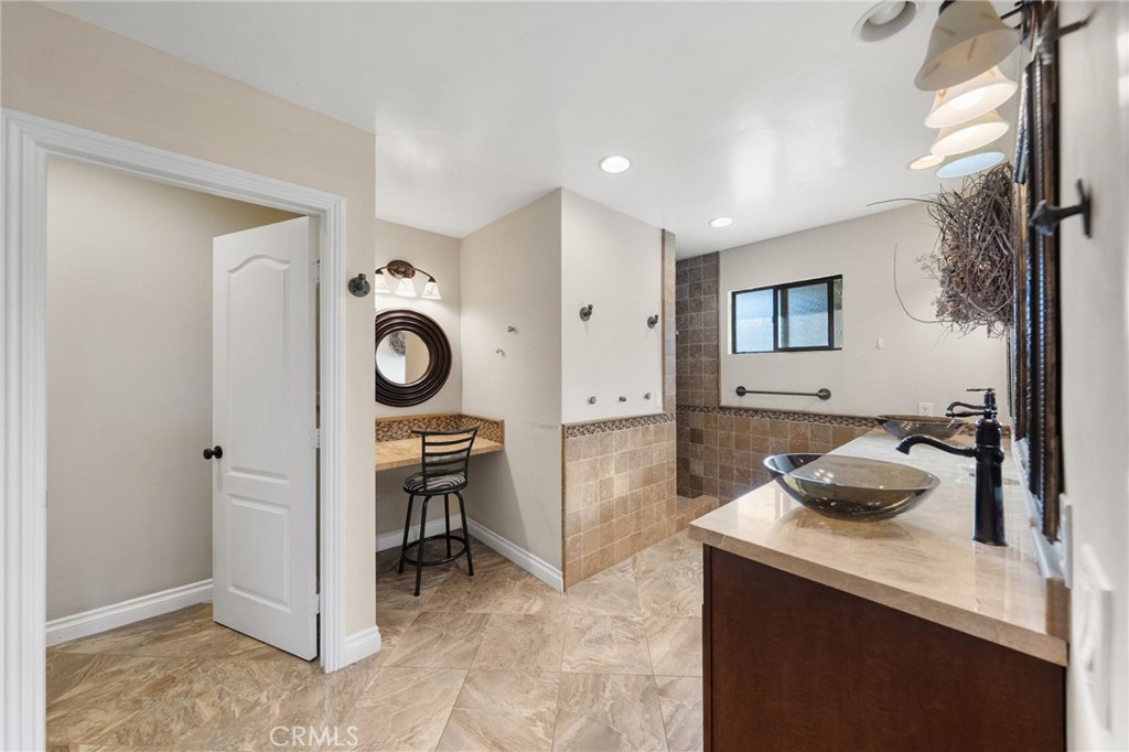 41850 Calle Cerezo