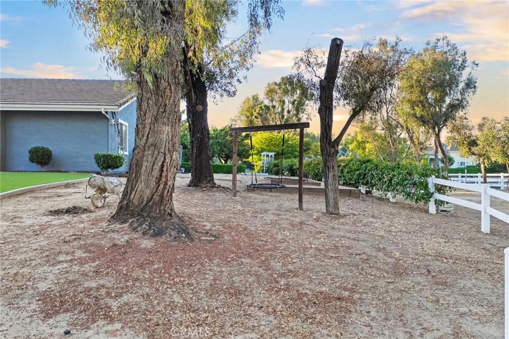 41850 Calle Cerezo