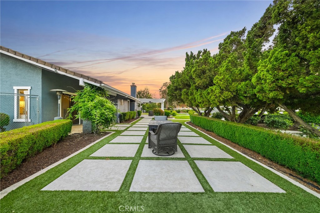 41850 Calle Cerezo