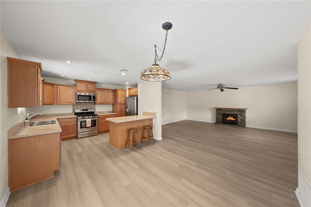 21478 Maple
