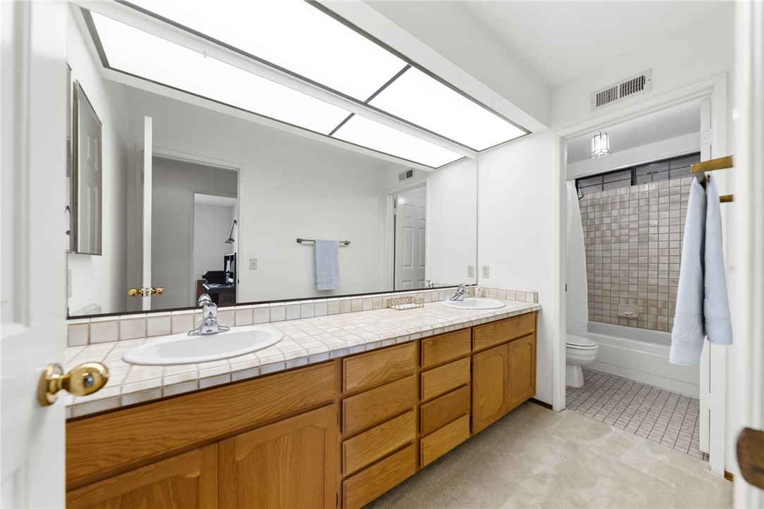 2415 Eucalyptus