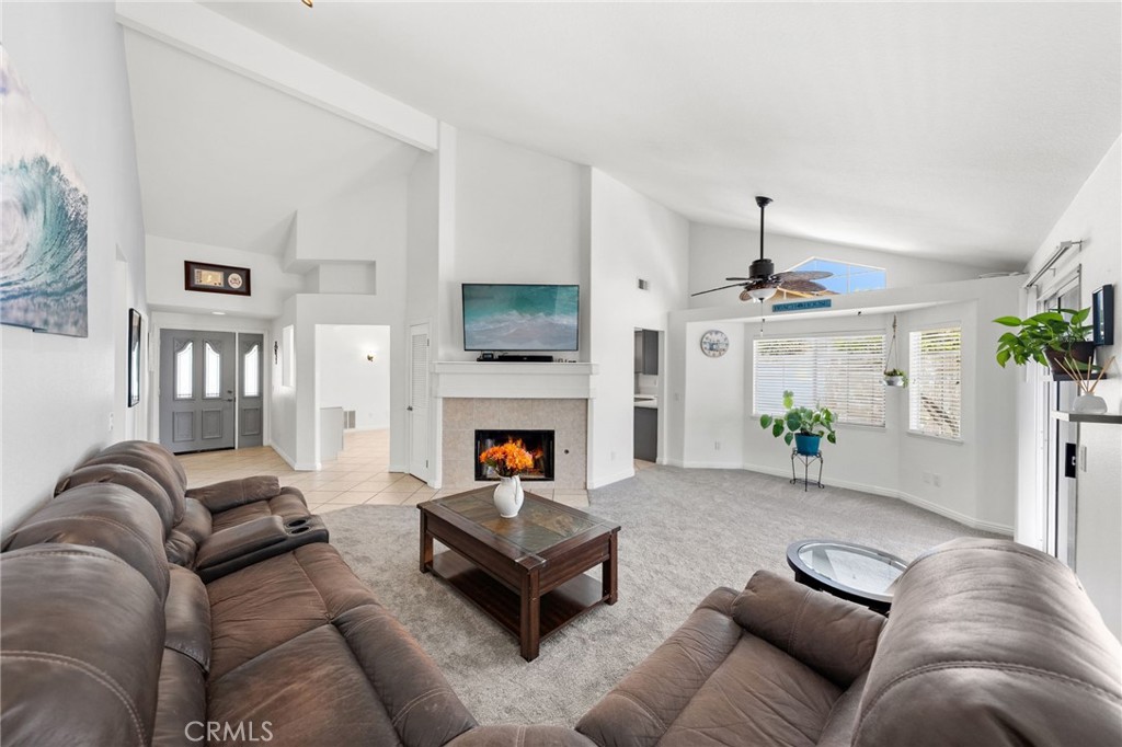41646 Avenida De La Reina