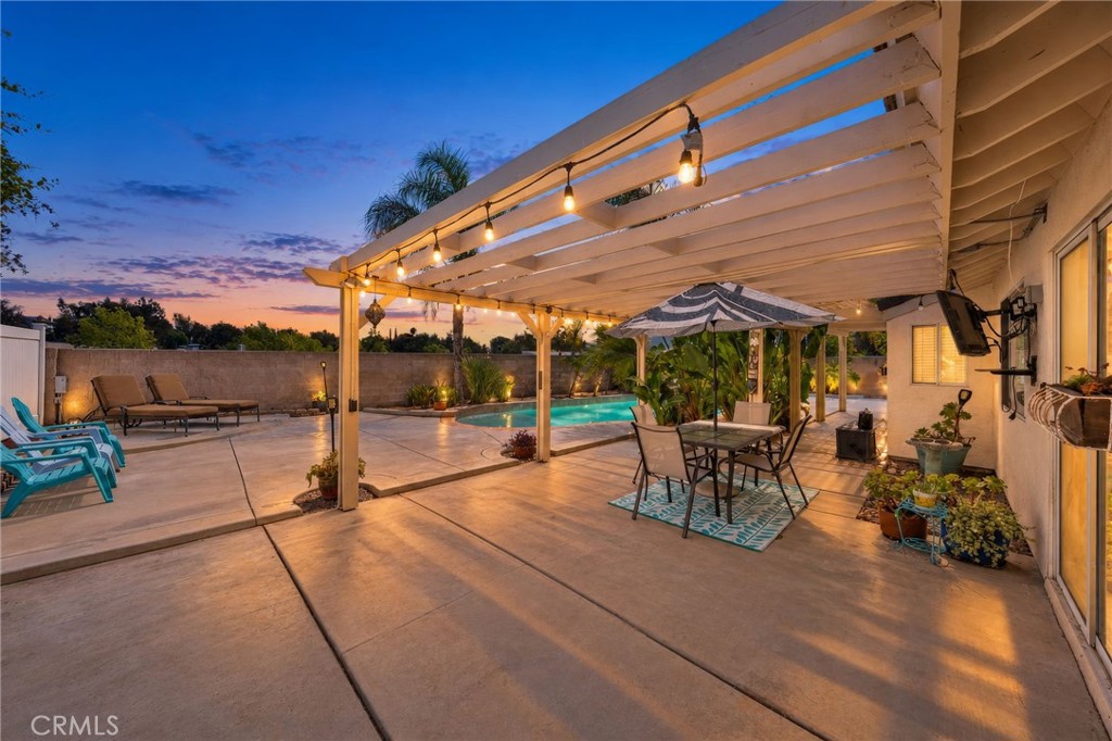 41646 Avenida De La Reina