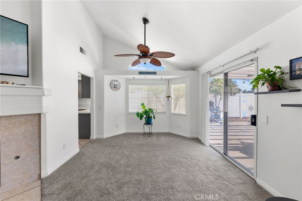 41646 Avenida De La Reina