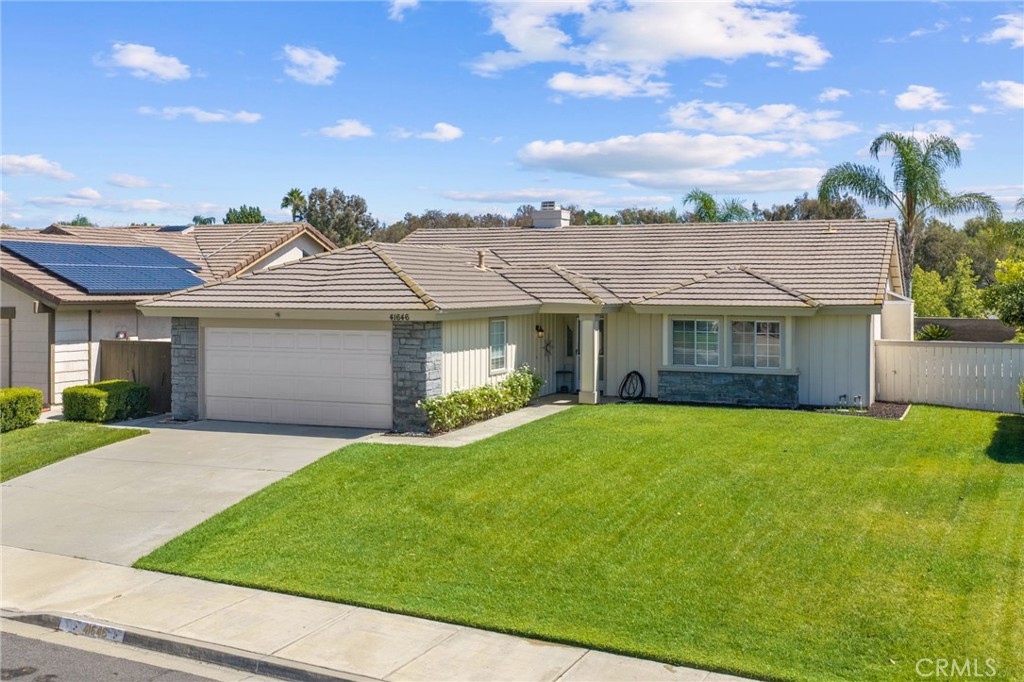 41646 Avenida De La Reina