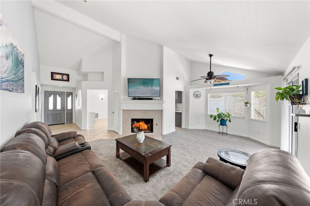 41646 Avenida De La Reina