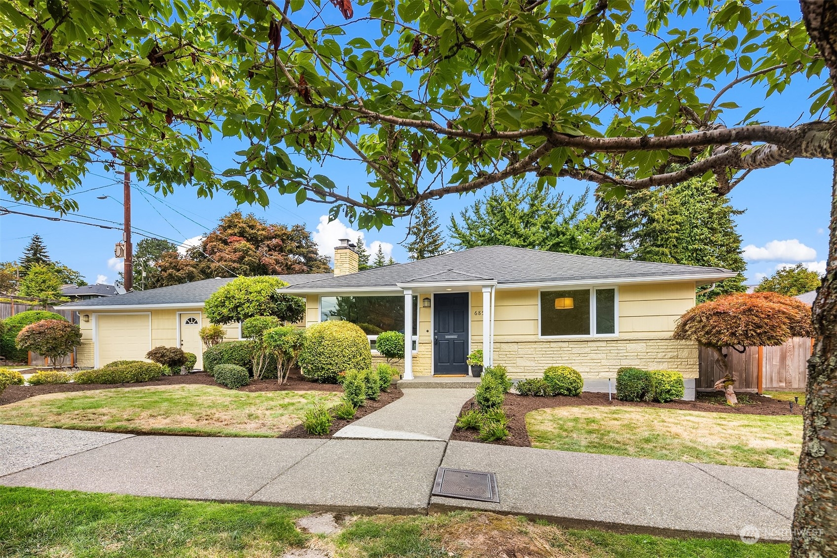 6854 42nd Avenue NE