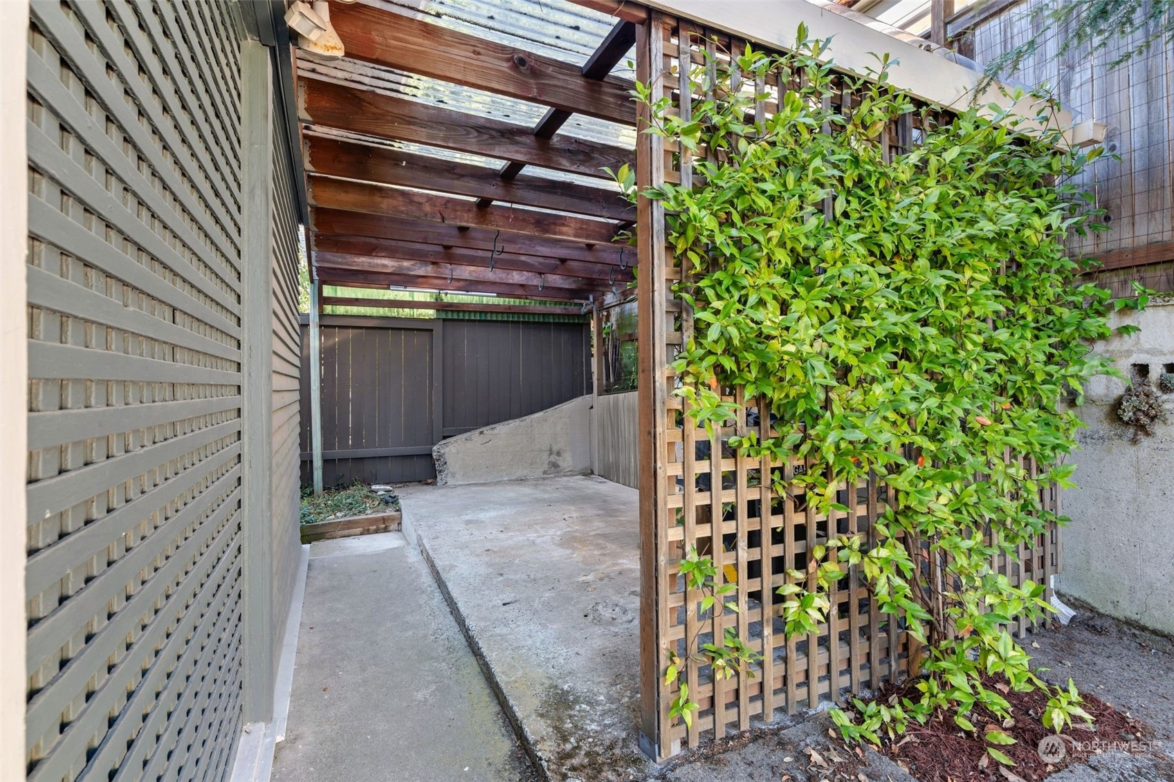 1602 10th Avenue W
