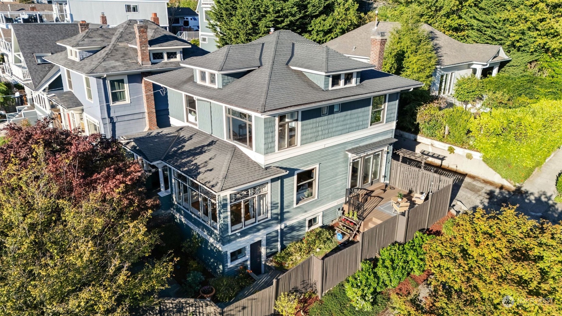 1602 10th Avenue W