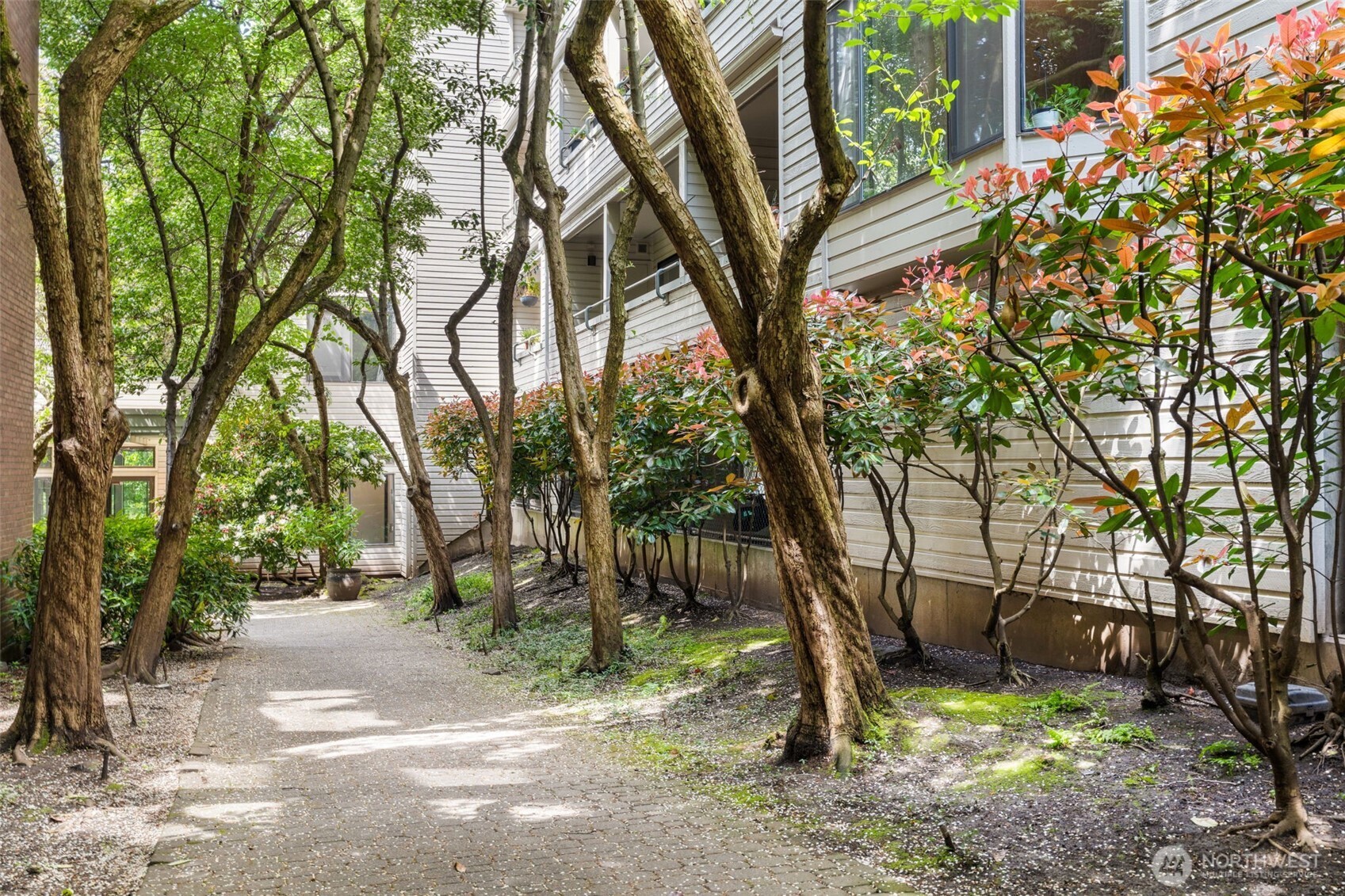 211 Summit Avenue E Unit: S218