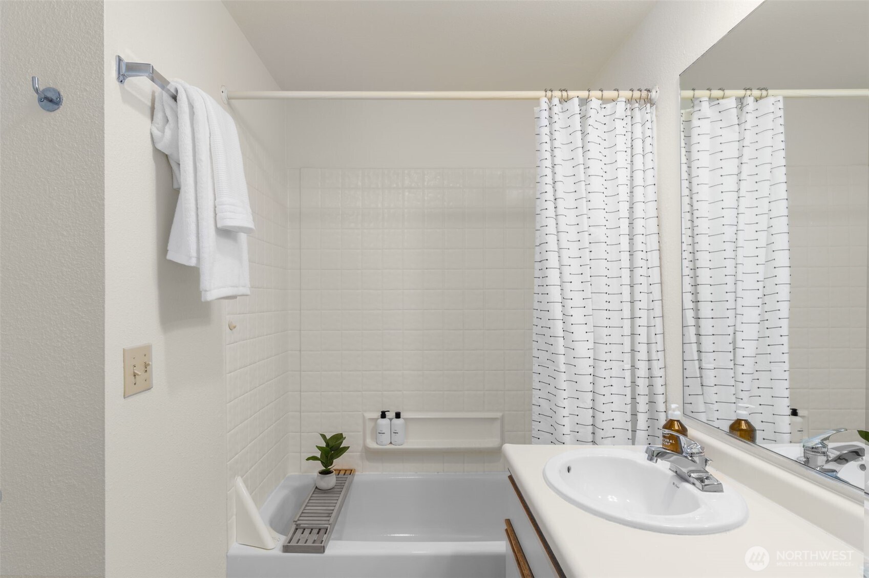 211 Summit Avenue E Unit: S218