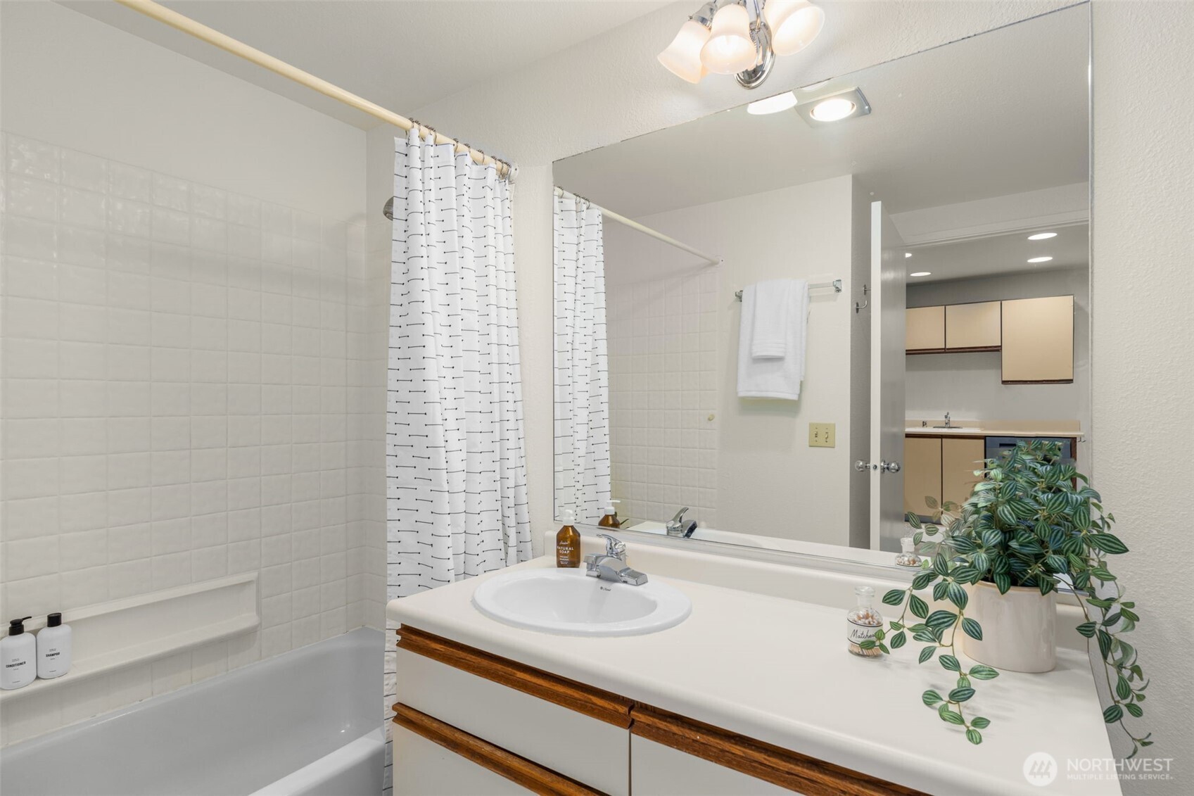 211 Summit Avenue E Unit: S218