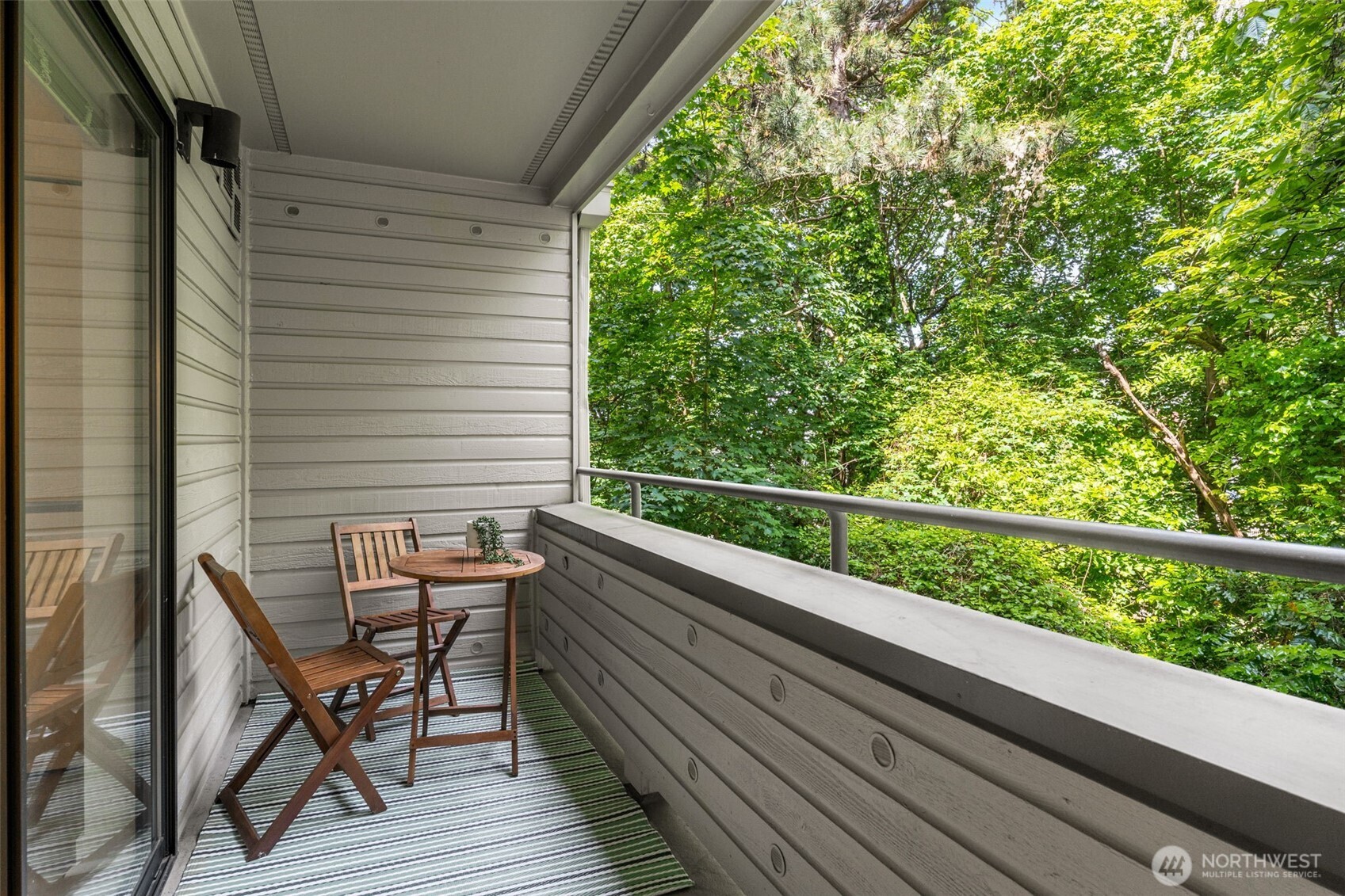 211 Summit Avenue E Unit: S218