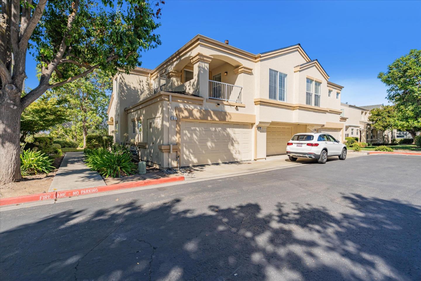 876 Del Avion LN