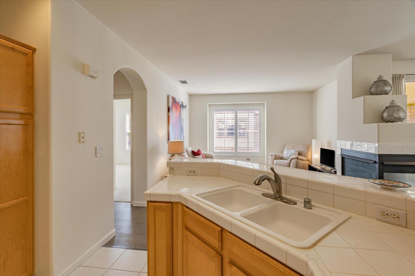 876 Del Avion LN