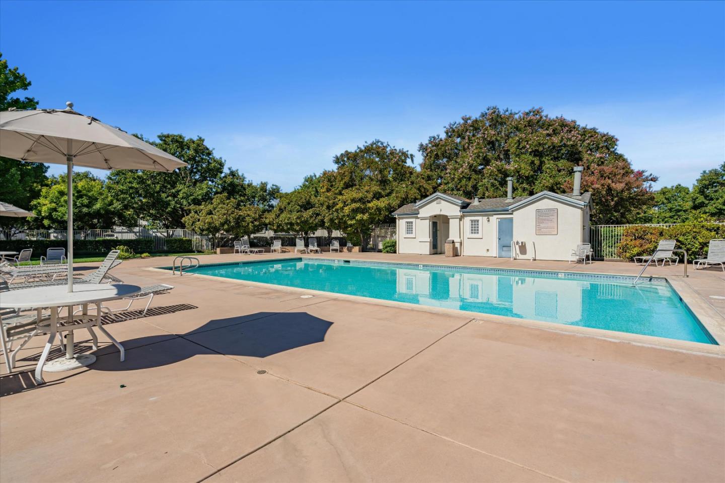 876 Del Avion LN