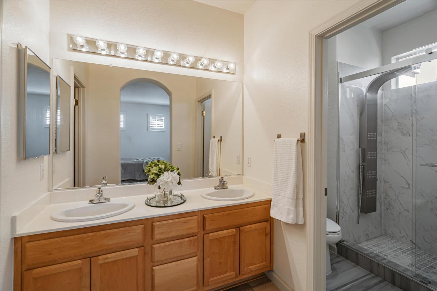 876 Del Avion LN