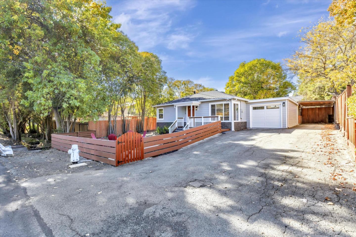 2515 Larkey LN