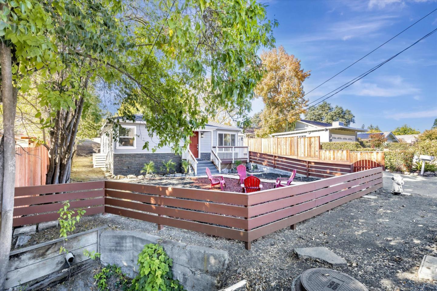 2515 Larkey LN