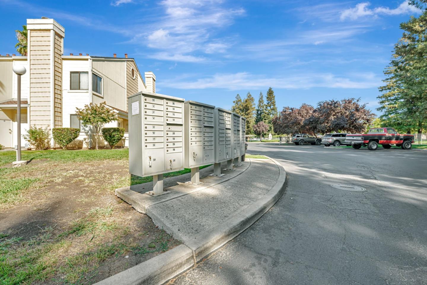 1553 PYRENEES Avenue 35