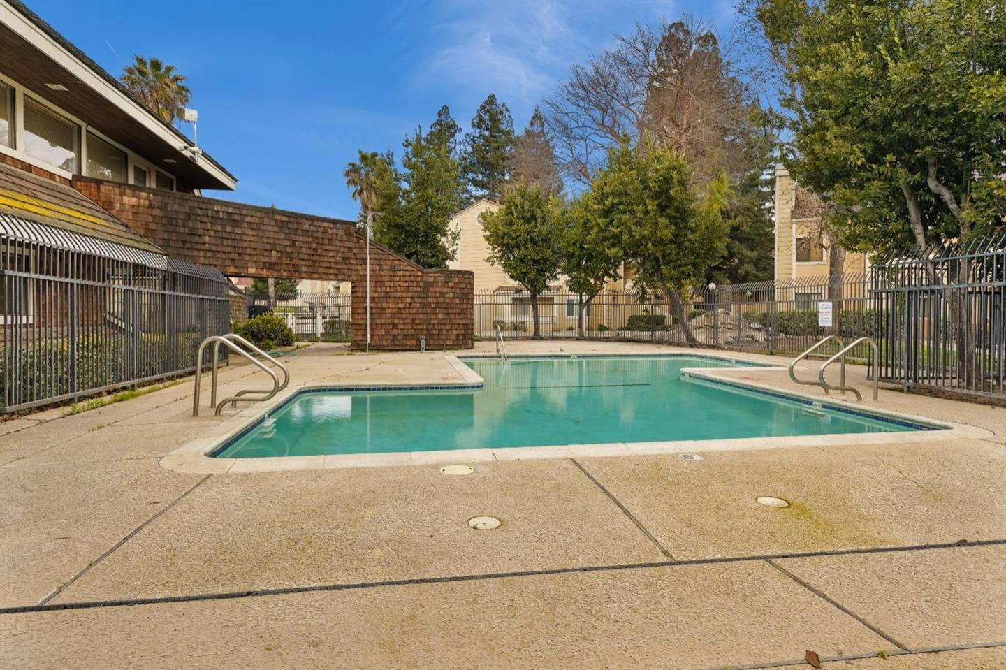 1553 PYRENEES Avenue 35