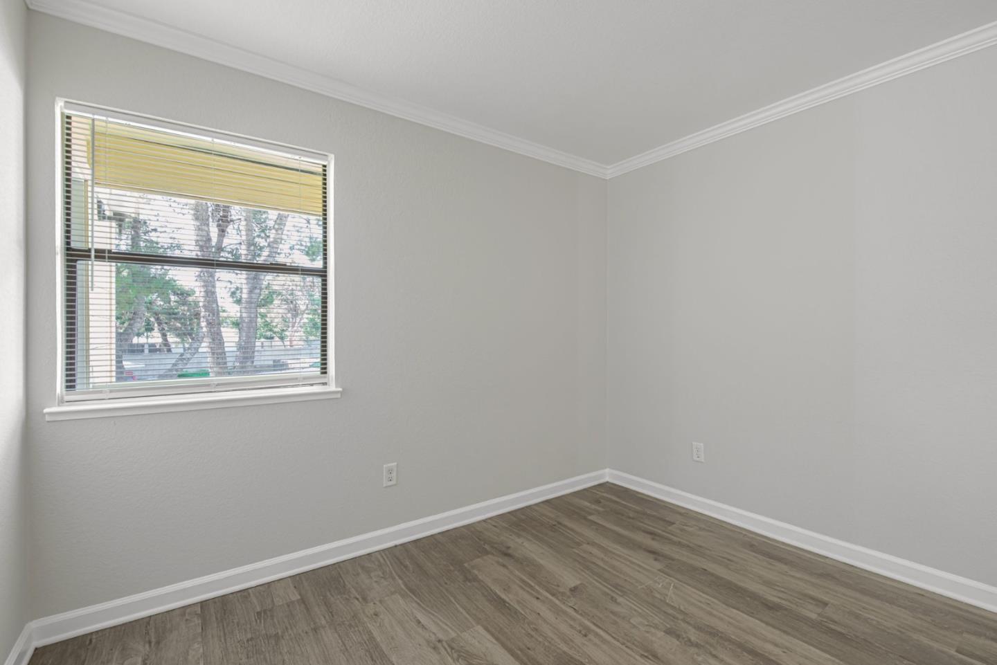 1553 PYRENEES Avenue 35