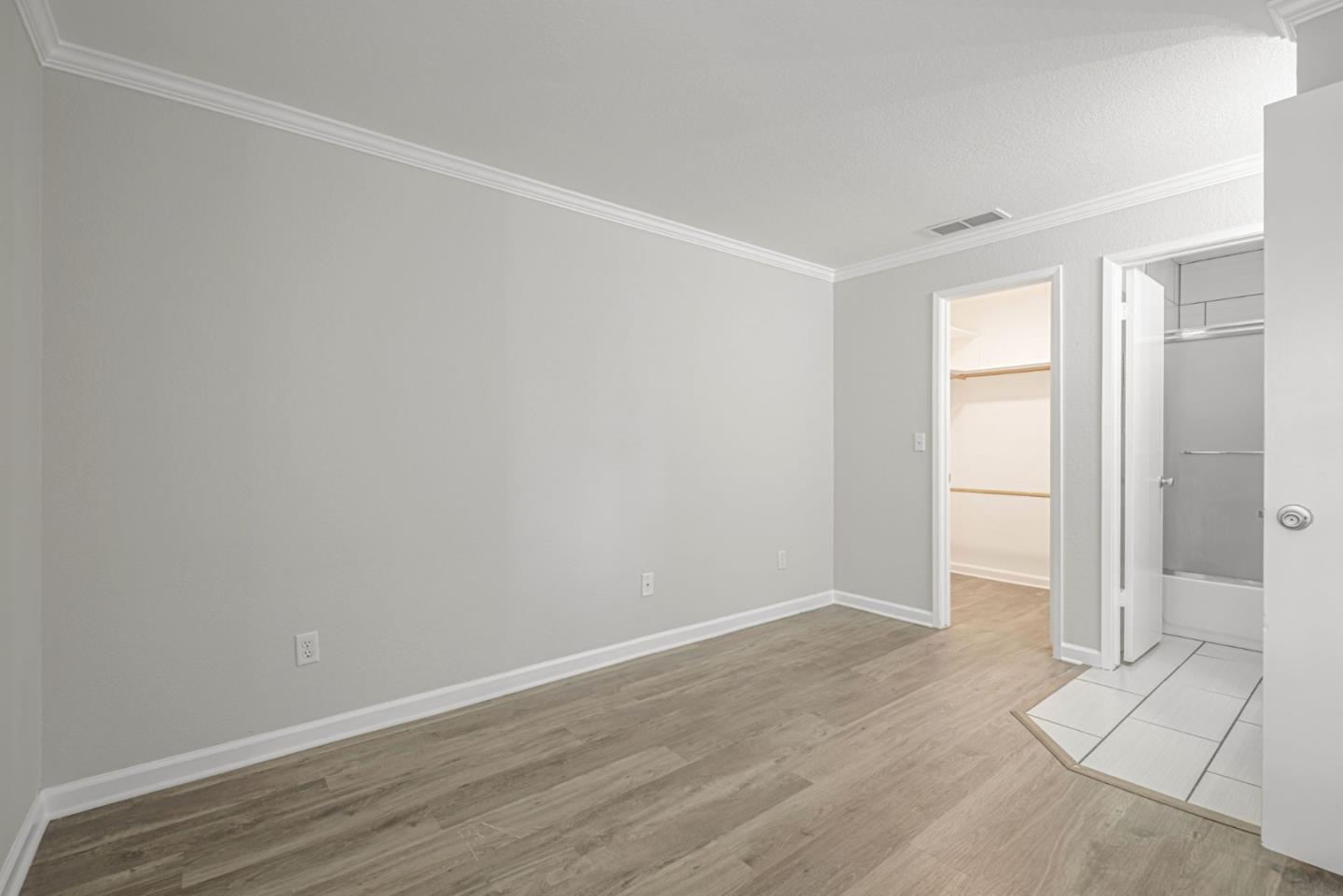 1553 PYRENEES Avenue 35
