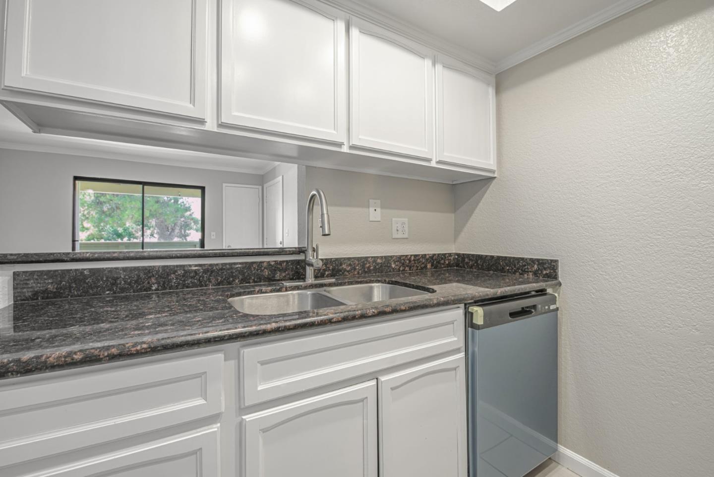 1553 PYRENEES Avenue 35